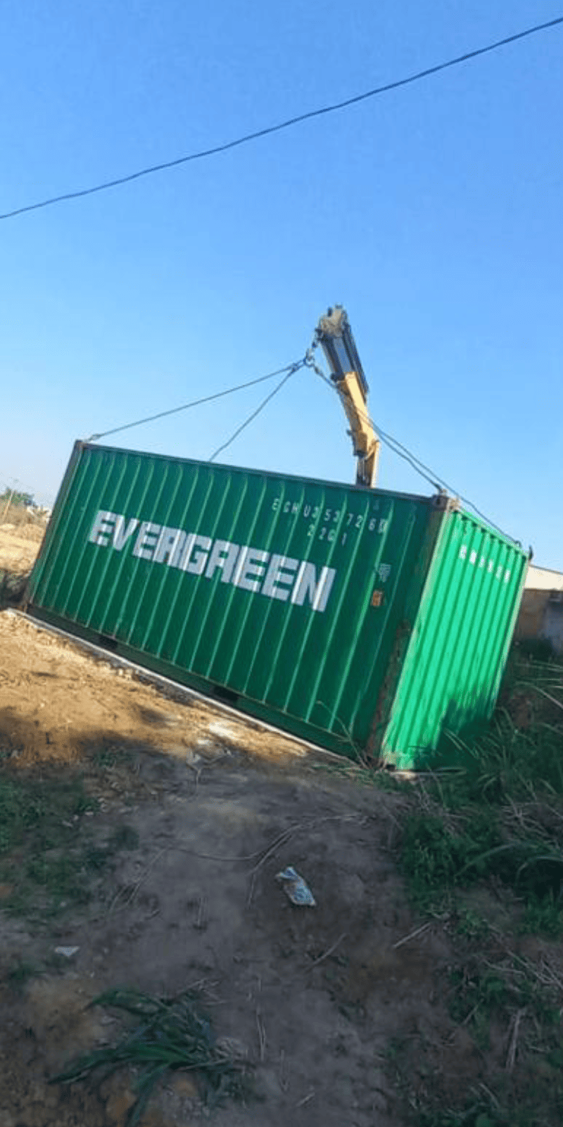 Guindaste Içando o Container